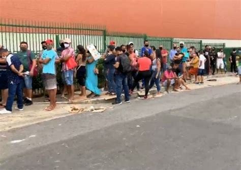 Fila quilométrica é registrada em banco de Manaus no 1º dia de novo decreto