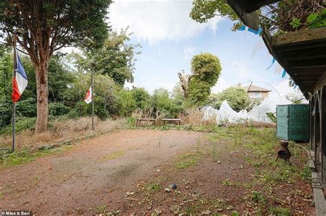 Tracey Emin Buys Haunted Th Century Pub Near Kent Home For K