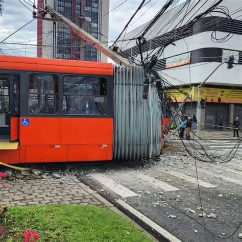 Acidente Entre Dois Nibus Deixa Mais De Feridos Em Curitiba