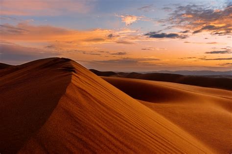 ماذا يوجد تحت الكثبان الرملية في الصحاري الحارقة أنا أصدق العلم