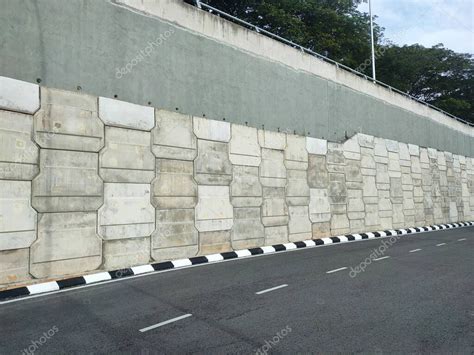 Los Paneles De Muro De Contención De Hormigón Prefabricado Se Instalan