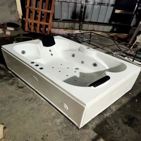 Acrylic Jacuzzi Massage Bathtub At Rs 61000 In New Delhi Id 2849627785633