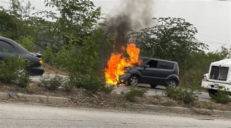 Se Incendi Veh Culo En La Carretera Ca