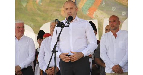 Румен Радев ще участва във възпоменателна церемония за атентата на ...