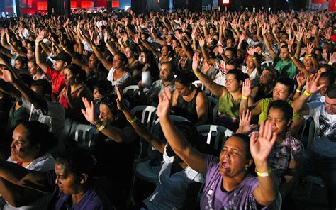 América Latina cresce o número de evangélicos e dos sem religião católicos são maioria Folha