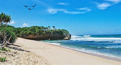 Pantai Watu Kodok Htm Rute Foto Ulasan Pengunjung