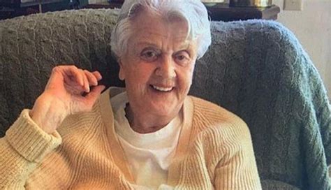 Muere Angela Lansbury Conocida Por La Serie Se Ha Escrito Un Crimen