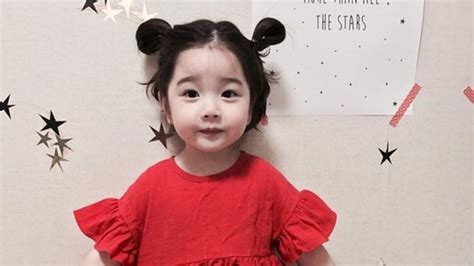 Top 10 hairstyles and simple ways for cute 2-year-old girls