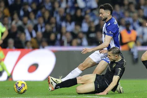 Defesa Do Fc Porto Jo O M Rio Les O Muscular No Adutor Da Coxa