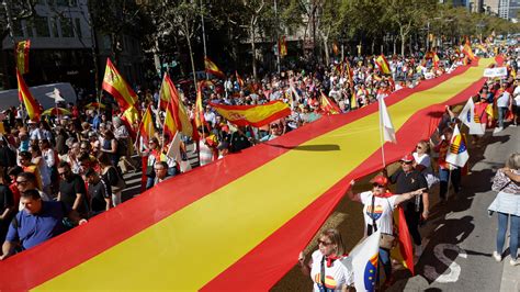 Miles De Personas Se Manifiestan En Barcelona Para Celebrar El 12 De