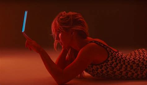 See Ellie Goulding, Juice Wrld Swipe Away Breakups in New ‘Hate Me’ Video