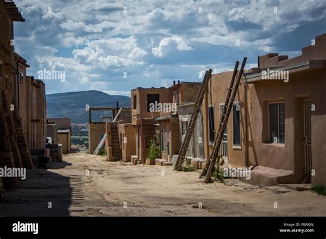 Pueblo houses hi-res stock photography and images - Alamy