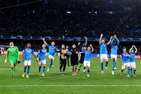 Napoli S Sexiest Fan Dreaming Of Champions League Glory After Making Naked Promise Daily Star
