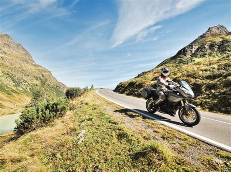 Rock Alpen große Alpen Motorradtour Kurven Knödel