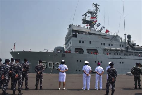 Dua Kapal Perang Al Malaysia Bersandar Di Dermaga Semampir Baru Ujung