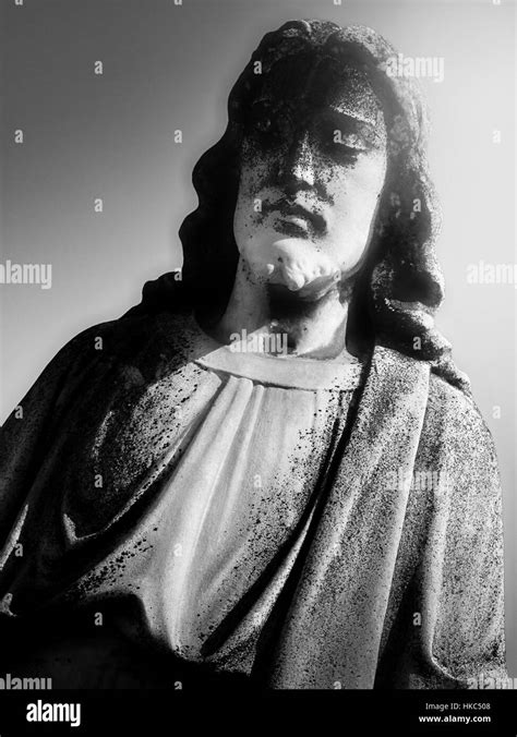 Jesus Christ Statue Croix Religieux Banque D Images Noir Et Blanc Alamy