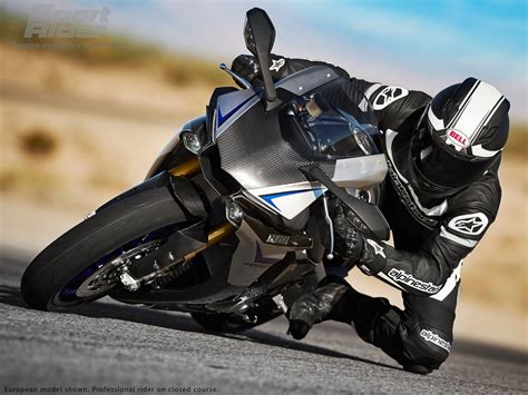 Image Gallery The Yamaha Yzf R And R M In Action Sport Rider