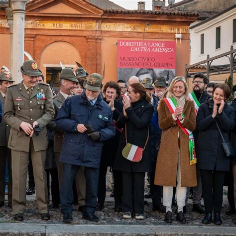 L Abbraccio Di Bassano Agli Alpini Con La Consegna Sul Ponte Del