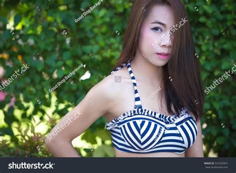 Sexy Asian Girl Swimming Pool Beautiful库存照片521633941 Shutterstock