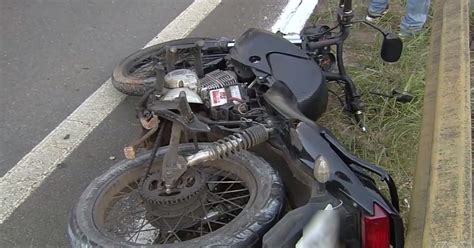 G Motociclista Morre Ap S Ser Fechado E Cair Em C Rrego De Goi Nia