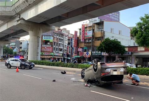 台中男这原因遇警拦查不停加速逃 自撞分隔岛「乌龟翻」酿2伤｜壹苹新闻网