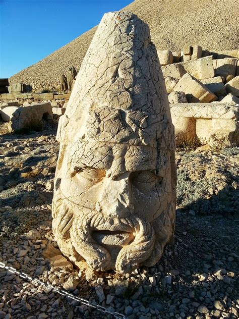 The Turkey Traveller: Mount Nemrut