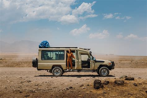 Safari Car Pictures Download Free Images On Unsplash
