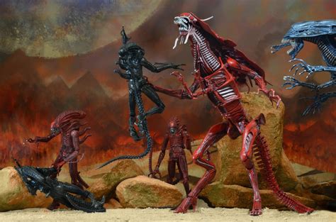 Closer Look Aliens Genocide Red Queen Mother Ultra Deluxe Action