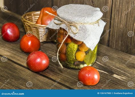 Alimento Verduras Conservadas Hechas En Casa En Tarros Tomates Adobados