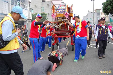 衝了！「學甲上白礁」430遶境 藝閣車狂撒紅包獎品曝光 生活 自由時報電子報