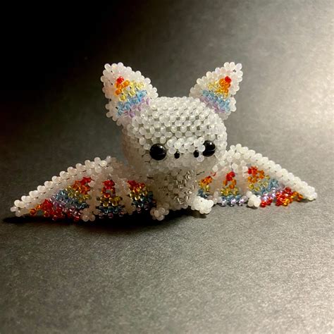 Учимся делать объёмные игрушки из бисера | VK Pony Bead Animals, Beaded ...