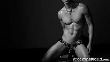 Athletic Jock Inserts Humongous Dildo XNXX