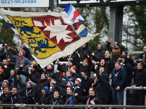 Kieler Fans St Rmen Platz Vor Dem Spiel Gegen St Pauli Anpfiff