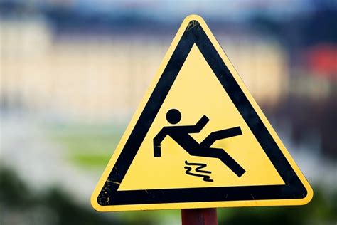 8 Common Slip And Fall Injuries With Symptoms Foundation For The Future