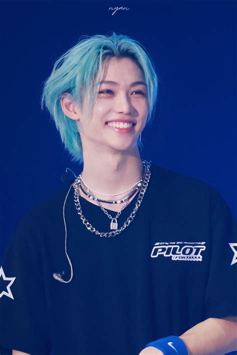 Jeongiiz ⸜⸜・꒰🍧꒱ Felix Stray Kids Blue Hair Celebrities