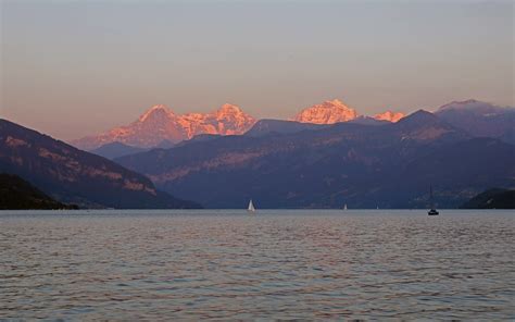 kurz vor Nacht Eiger Mönch und Jungfrau Thunersee Christian