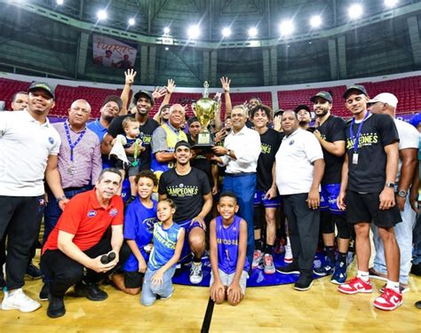 Villa Juana de fiesta Mauricio Báez Campeón del baloncesto del