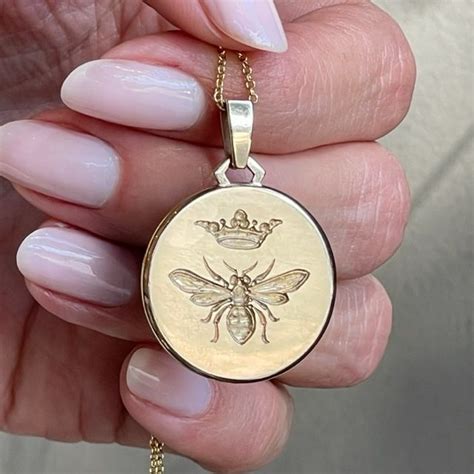 Fit For A Queen 9k Round Queen Bee Pendant By Castro Smith