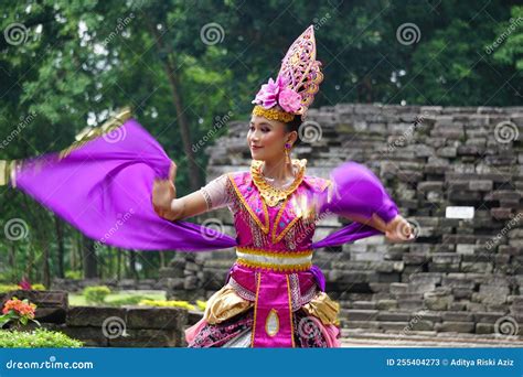 Indonesian Dancers With Traditional Costumes Are Ready To Perform To