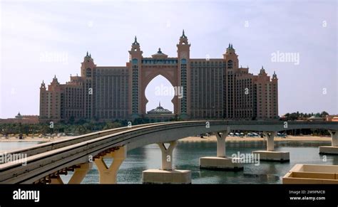 The Atlantis luxury hotel, The Palm, Dubai, UAE Stock Photo - Alamy