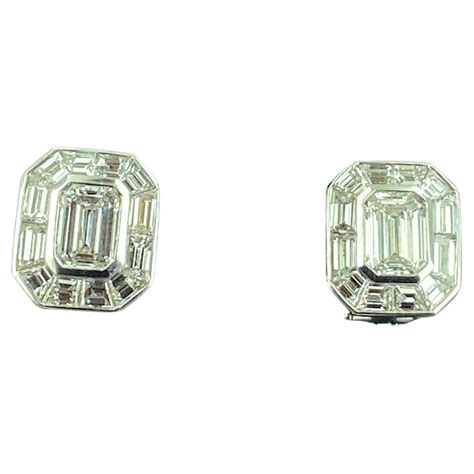 Emerald Cut Diamond Earrings set in Platinum. For Sale at 1stDibs