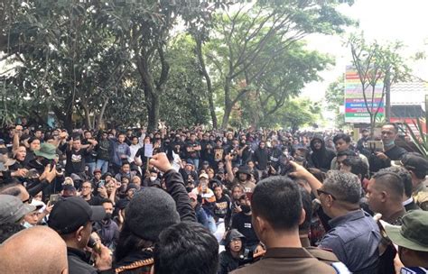 Kejari Kota Malang Sampaikan Tuntutan Aremania Ke Kejati Suara Surabaya