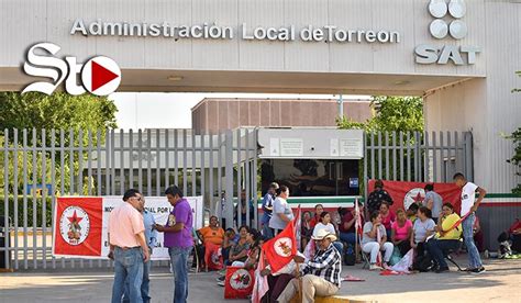 Toman oficinas del SAT en Torreón