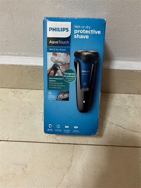 Philips Aquatouch Wet And Dry Electric Shaver Beauty And Personal Care Men S Grooming On Carousell