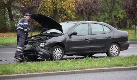 Wypadek na Jana Pawła II Dwie osoby ranne zdjęcia Express Ilustrowany