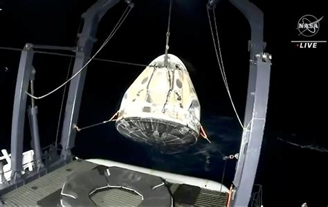 Spacex Returns Astronauts To Earth In Nasas First Nighttime