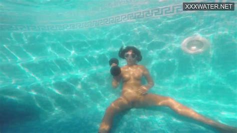 Underwater Beautiful Body Babe Amelie Bruna Swimming Naked RedTube