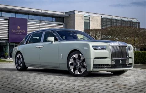 Обои Rolls Royce Phantom 2024 Rolls Royce Phantom EWB Magnetism на