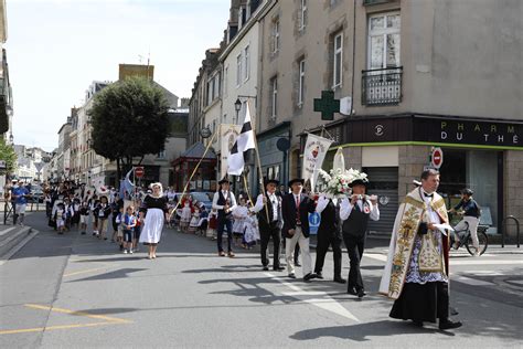 Procession en l honneur de l Assomption de Notre Dame à Saint Malo LPL