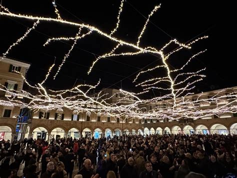 Ascoli Si Immerge Nel Natale Accese Le Luminarie In Centro Storico